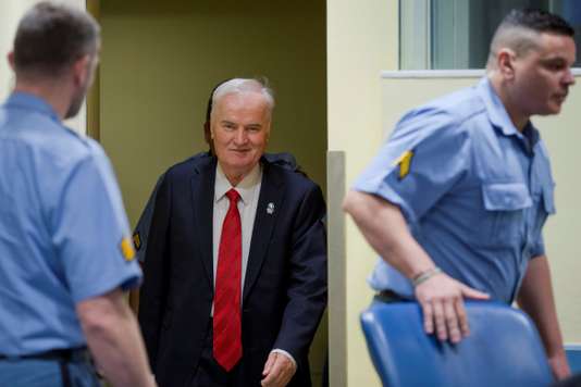 Ratko Mladic à son arrivée au tribunal pénal international pour l’ex-Yougoslavie (TPIY) à La Haye, le 22 novembre.