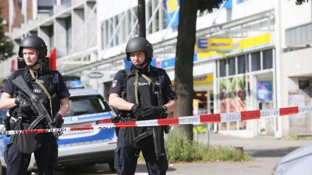 Les autorités allemandes sont sur le qui-vive depuis un an et demi en raison de plusieurs attentats islamistes perpétrés ou envisagés dans le pays.