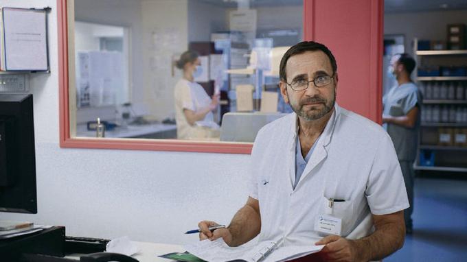 Migrants : le médecin humanitaire Raphaël Pitti rend sa Légion d