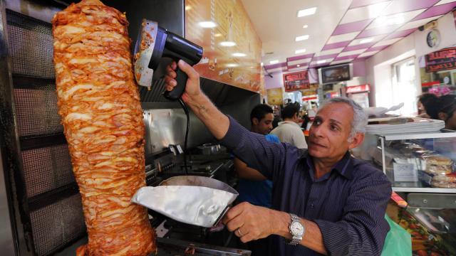 Les vendeurs de kebab vont continuer comme avant à vendre de la viande contenant certains additifs polémiques