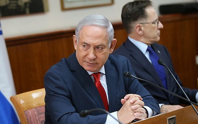 Le Premier ministre Benjamin Netanyahu dirige une réunion du cabinet du Premier ministre à Jérusalem, le 21 janvier 2018 (Alex Kolomoisky / POOL)
