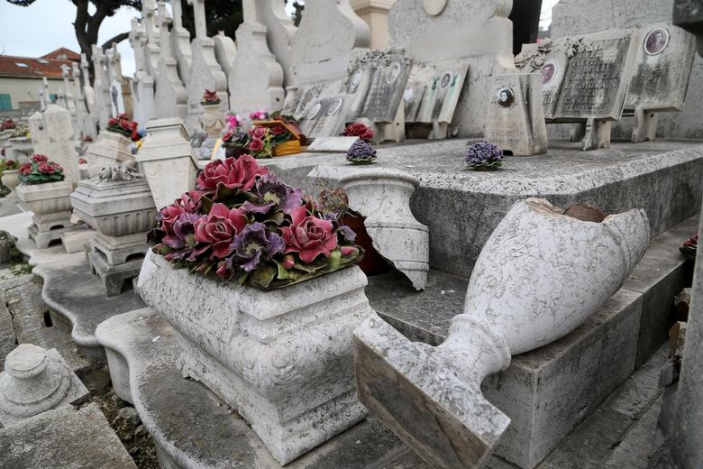 Marseille : plusieurs tombes dégradées au cimetière Saint-Louis
