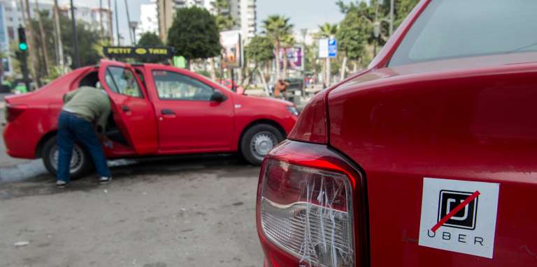 Des taxis opposés à l’implantation d’Uber au Maroc, à Casablanca, le 6 janvier 2017.
