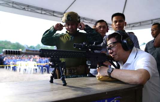 Rodrigo Duterte lors d’une cérémonie des forces d’assaut à Davao, le 1er mars.