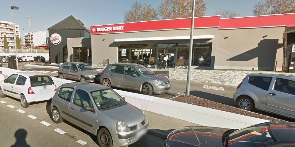 Salon-de-Provence : un homme attaqué à coups de hache devant un fast-food