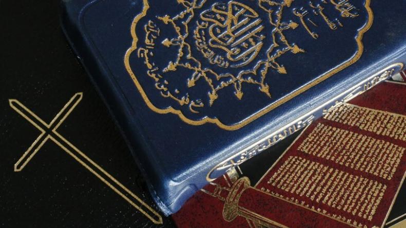 Maurice Bucaille se fait fort de prouver que le Coran est scientifiquement supérieur à la Bible.