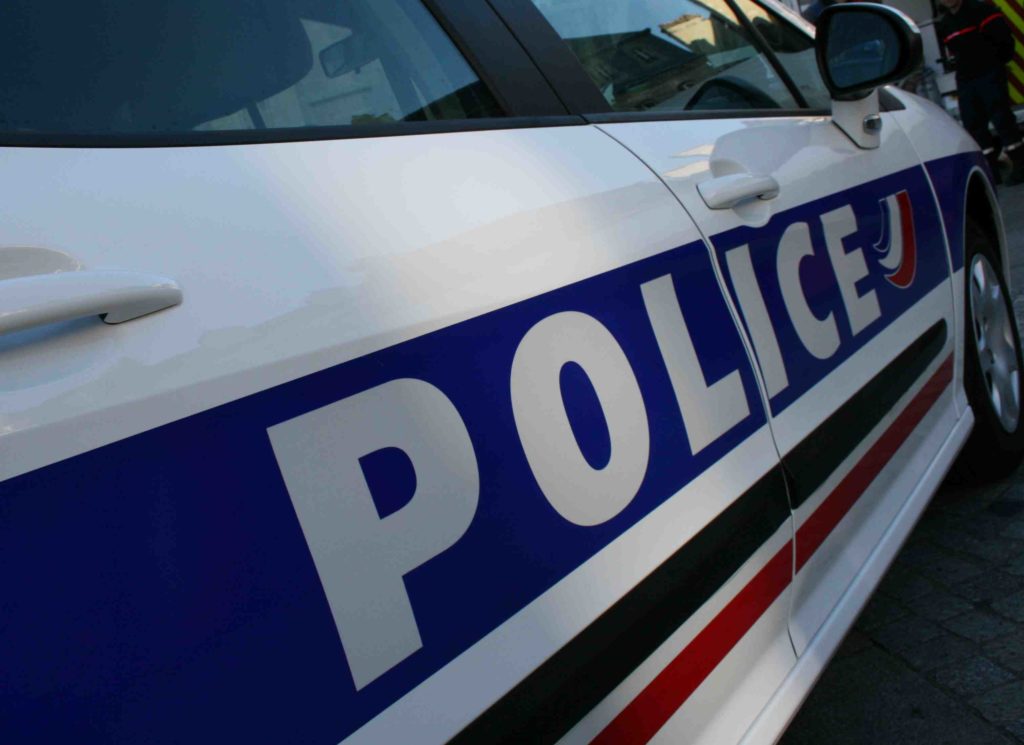 Des policiers en surveillance devant la Fête des pétarades à Brest ont filé une jeune fille, complice de vols de téléphones portables.