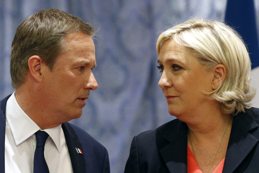 Nicolas Dupont-Aignan et Marine Le Pen, le 29 avril 2017 à Paris