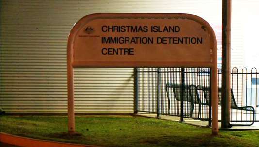 Capture vidéo montrant, en 2013, le panneau d’entrée du centre de détention de l’immigration de l’île Christmas, en Australie.