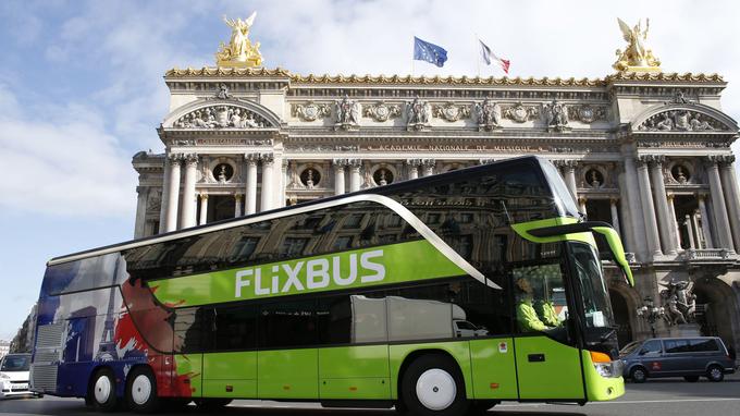 Les «gilets jaunes» viennent manifester à Paris grâce aux bus...Macron