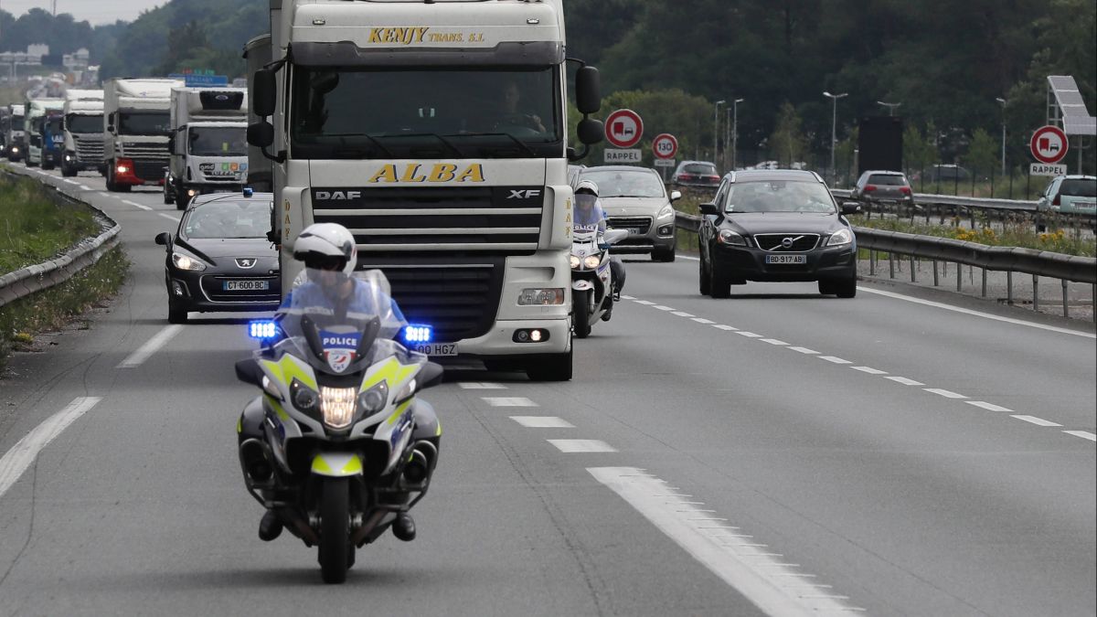 Des motards de la police sur une autoroute. / © Cottereau Fabien/ Maxppp
