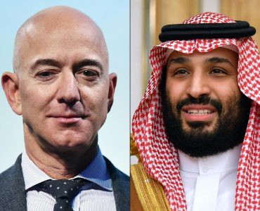 Jeff Bezos, propriétaire du Washington Post, à gauche, et Mohammed ben Salmane, prince héritier d’Arabie saoudite, à droite.&nbsp; MANDEL NGAN / AFP / POOL