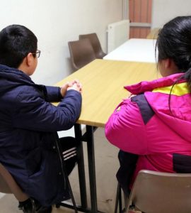 Les enfants de la famille Cheng sont raillés à l’école à cause du coronavirus.