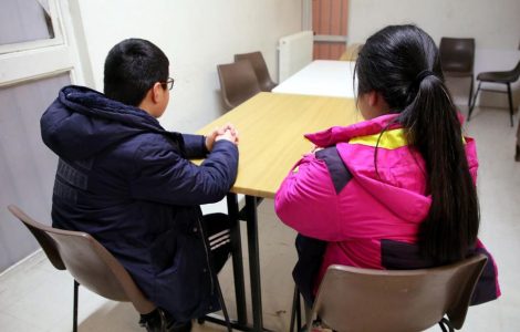 Les enfants de la famille Cheng sont raillés à l’école à cause du coronavirus.