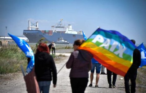 Lors d’une manifestation devant un bateau saoudien dans le Grand port autonome de Marseille, le 29 mai 2019.