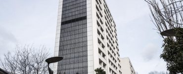 Dans le nouvel écoquartier de L’Ile-Saint-Denis (Seine-Saint-Denis) avec sa façade photovoltaïque, le 29 janvier.