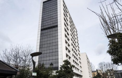 Dans le nouvel écoquartier de L’Ile-Saint-Denis (Seine-Saint-Denis) avec sa façade photovoltaïque, le 29 janvier.
