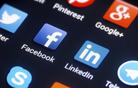 Une taxe sur chaque connexion aux réseaux sociaux pour remplacer la redevance TV… et identifier les internautes