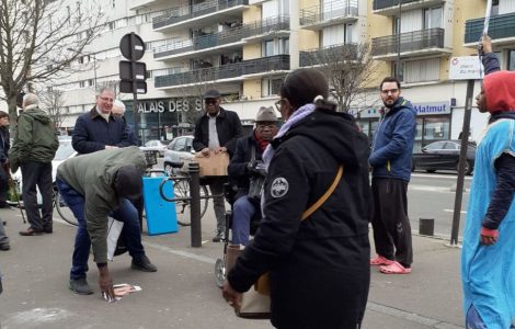 À gauche, un homme ramasse une affiche arrachée du candidat LREM aux municipales. À droite, l’homme avec qui Daly Ndiaye a eu une altercation.