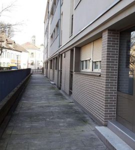 Louvres, ce vendredi. Les faits sont survenus mercredi soir dans l’allée de la résidence HLM de la rue de Paris.