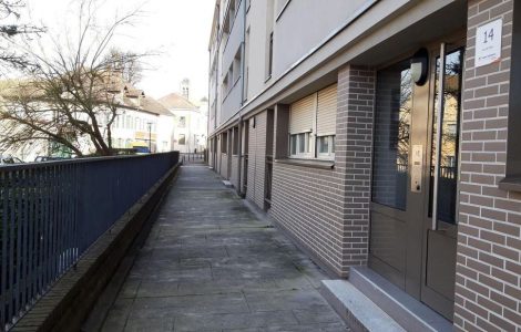 Louvres, ce vendredi. Les faits sont survenus mercredi soir dans l’allée de la résidence HLM de la rue de Paris.