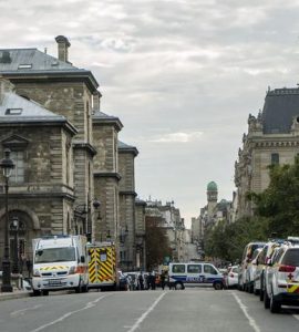 Depuis l’attaque de la préfecture de police de Paris le 3 octobre, des mesures ont été prises pour la police et les services de renseignement visant à protéger les fonctionnaires de leur collègue.