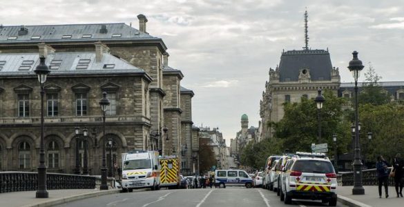 Depuis l’attaque de la préfecture de police de Paris le 3 octobre, des mesures ont été prises pour la police et les services de renseignement visant à protéger les fonctionnaires de leur collègue.