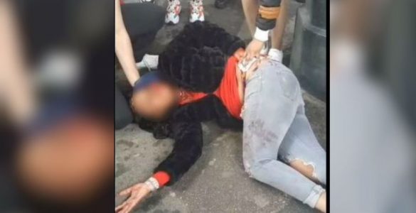 Mijosé, atteinte de plusieurs coups de couteau, a été secourue par des passants. Pendant ce temps, l’agression était diffusée en direct sur les réseaux sociaux.