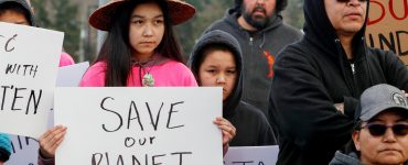 Manifestation contre le pipeline GasLink, à Victoria (Colombie-Britannique), le 26 février 2020. REUTERS/Kevin Light