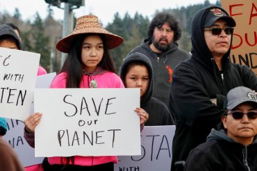 Manifestation contre le pipeline GasLink, à Victoria (Colombie-Britannique), le 26 février 2020. REUTERS/Kevin Light