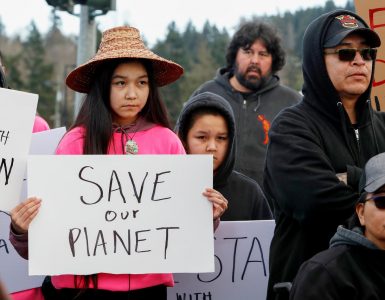 Manifestation contre le pipeline GasLink, à Victoria (Colombie-Britannique), le 26 février 2020. REUTERS/Kevin Light