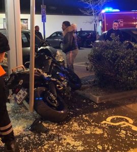 Sur une moto qui a fini sa course dans un abribus, Toufik Mazouz a mortellement heurté une dame de 73 ans, devant le supermarché Lidl, route de Lyon. Samedi, il s