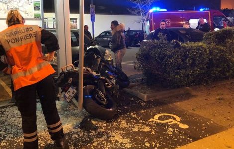 Sur une moto qui a fini sa course dans un abribus, Toufik Mazouz a mortellement heurté une dame de 73 ans, devant le supermarché Lidl, route de Lyon. Samedi, il s