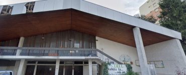 Une quarantaine de jeunes migrants africains occupent cette église à Grenoble. Crédit : Google Street View