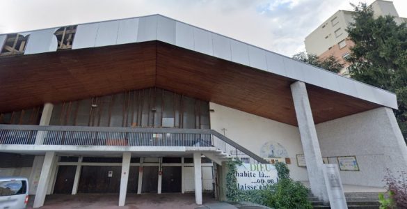 Une quarantaine de jeunes migrants africains occupent cette église à Grenoble. Crédit : Google Street View