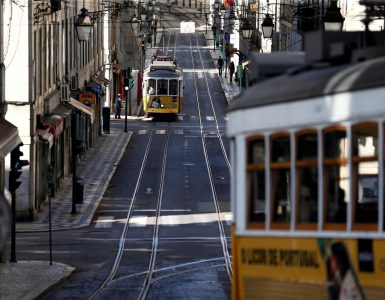 Lisbonne, le 24 mars. Face à l’épidémie de Covid-19, le Portugal a décrété l’état d’urgence le 18 mars. PHOTO RAFAEL MARCHANTE/REUTERS