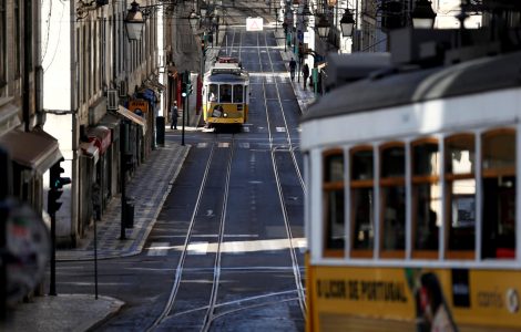 Lisbonne, le 24 mars. Face à l’épidémie de Covid-19, le Portugal a décrété l’état d’urgence le 18 mars. PHOTO RAFAEL MARCHANTE/REUTERS