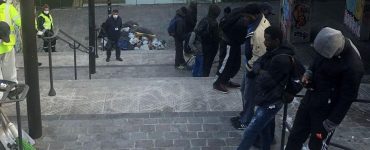 Paris, le 10 avril, porte de la Villette (XIXe). Plusieurs de migrants et demandeurs d’asile sont évacués des bords du canal Saint-Denis.