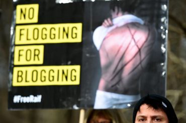 Une manifestation contre la peine de flagellation devant l