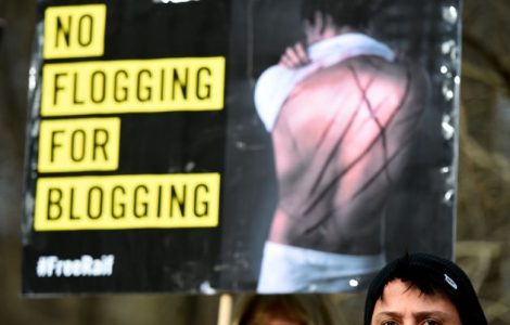 Une manifestation contre la peine de flagellation devant l