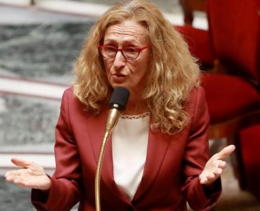 5300 détenus qui étaient «à quelques semaines de la fin de leur peine» ont été libérés explique la ministre de la Justice.