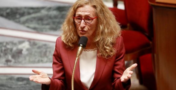 5300 détenus qui étaient «à quelques semaines de la fin de leur peine» ont été libérés explique la ministre de la Justice.