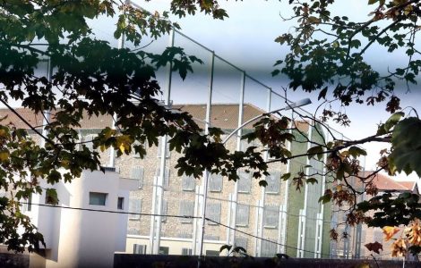Centre pénitentiaire de Fresnes. Une mère de famille, exerçant en tant que professeur de musique dans les collèges, a été placée en détention provisoire ce week-end pour le viol de sa fille de 6 mois.