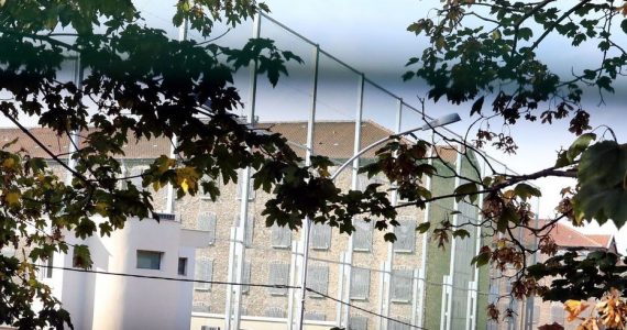 Centre pénitentiaire de Fresnes. Une mère de famille, exerçant en tant que professeur de musique dans les collèges, a été placée en détention provisoire ce week-end pour le viol de sa fille de 6 mois.