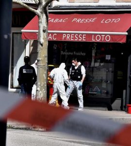 Aux policiers, la buraliste a dit avoir noté un changement de comportement chez le jeune Soudanais, devenu « aigri ».