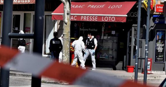 Aux policiers, la buraliste a dit avoir noté un changement de comportement chez le jeune Soudanais, devenu « aigri ».