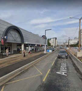 Vitry, avenue Gagarine. Deux conteneurs en feu avaient été disposés sur l’artère principale dans le but de rendre un guet-apens aux policiers.
