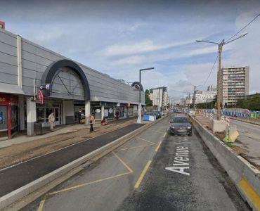 Vitry, avenue Gagarine. Deux conteneurs en feu avaient été disposés sur l’artère principale dans le but de rendre un guet-apens aux policiers.