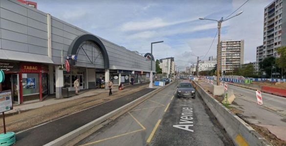 Vitry, avenue Gagarine. Deux conteneurs en feu avaient été disposés sur l’artère principale dans le but de rendre un guet-apens aux policiers.