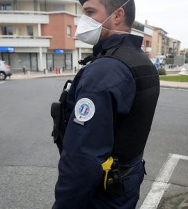 Les policiers ont connu une soirée agitée malgré le confinement